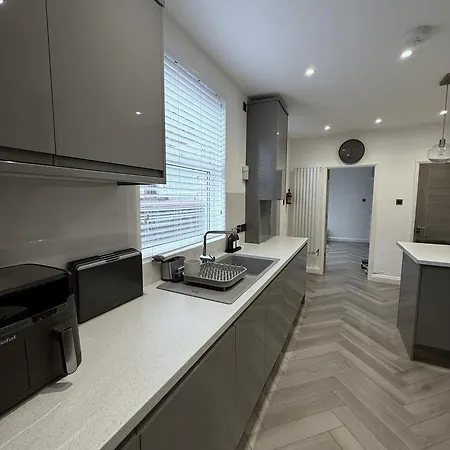 A Home Away From Home Manchester Exterior photo